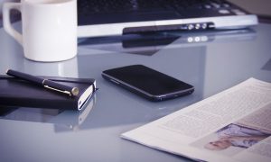 职场体验纪实类综艺，参与者在真实工作环境中完成任务，镜头记录真实反应，综艺在线观看